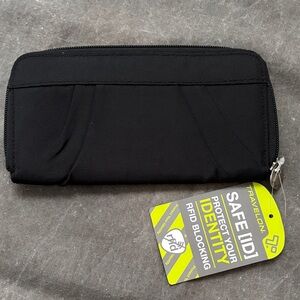 Travelon single zip rfid blocking wallet